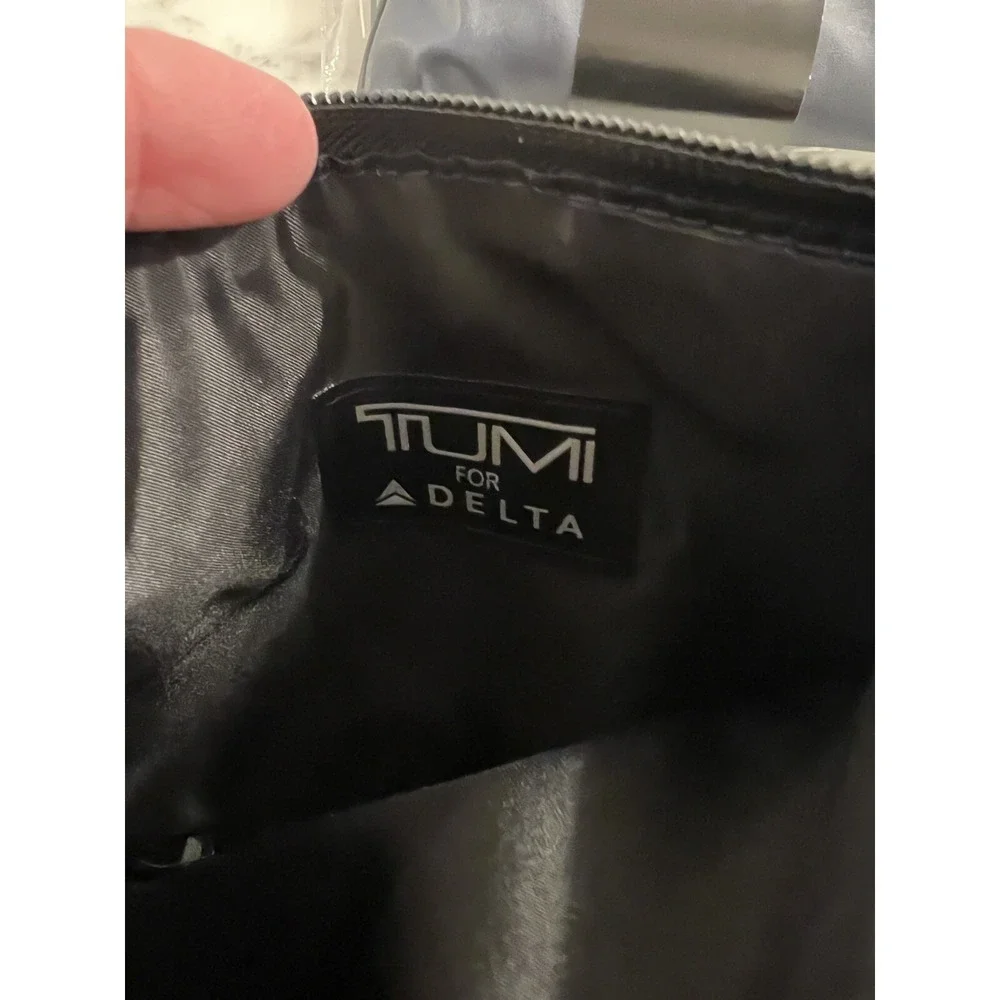 2 Delta First Class Amenity Kit By Tumi Luggage Travel Accessories 1 Empty Bag